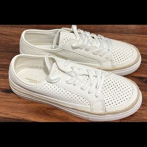 White American Eagle sneakers
